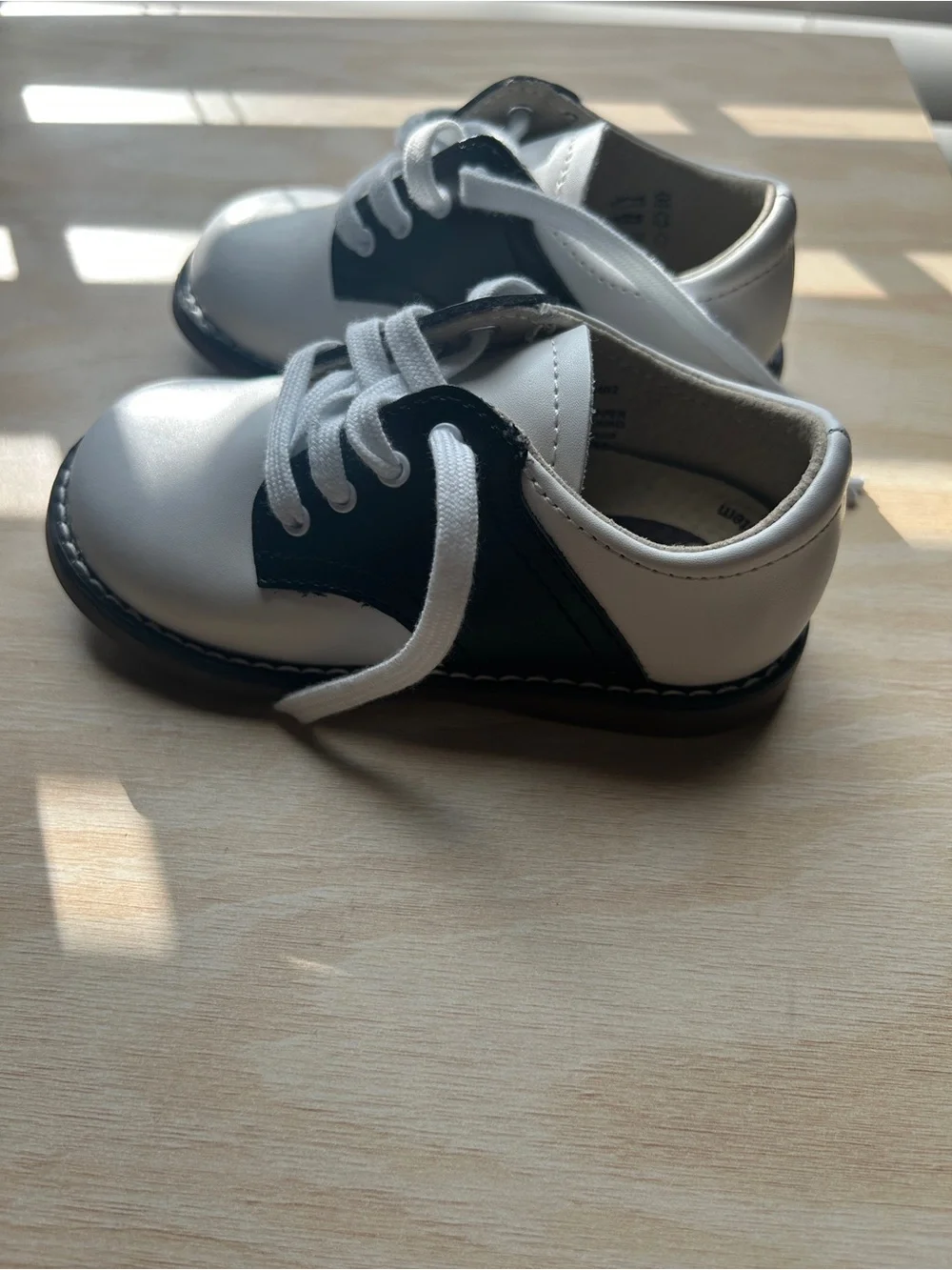 FootMates White and Black Kids Lace-Up Cheer Shoes 6 Wide